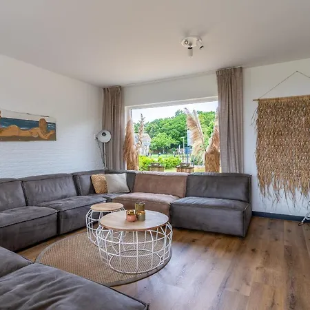 Villa Orchismient 17 *