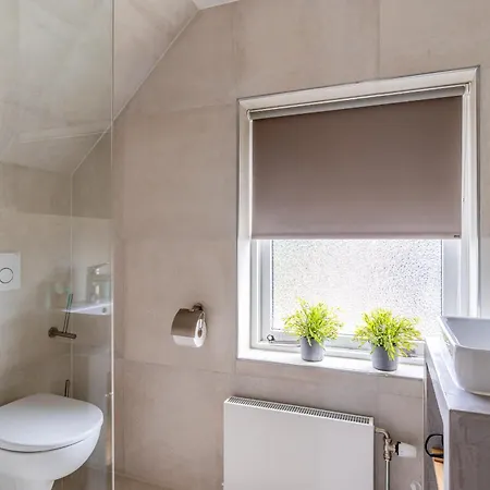 Willa Orchismient 17 *